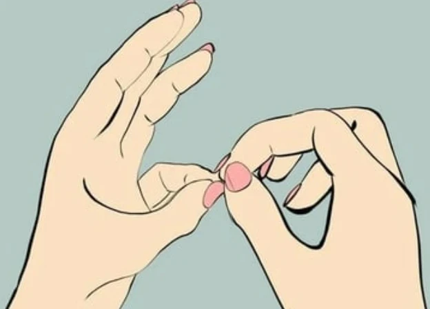 Notfall-Fingergeste: Alle vier Finger berühren sich sanft